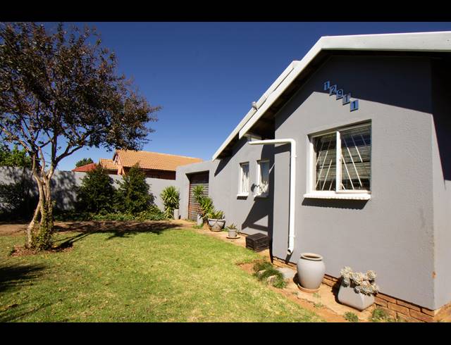 2 BEDROOM FREESTANDING FOR SALE IN KAGISO